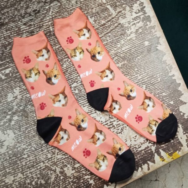 Εκτύπωση σε ροζ κάλτσες