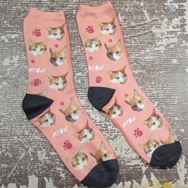Εκτύπωση σε ροζ κάλτσες